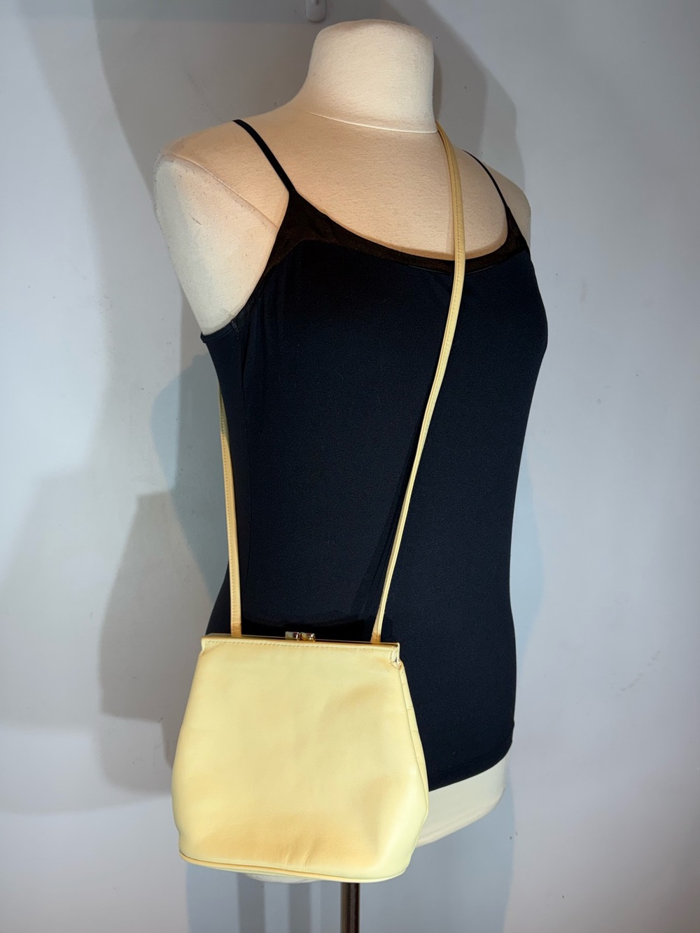 Vintage Giani Bernini Cream Leather Kiss Lock Crossbody Bag
